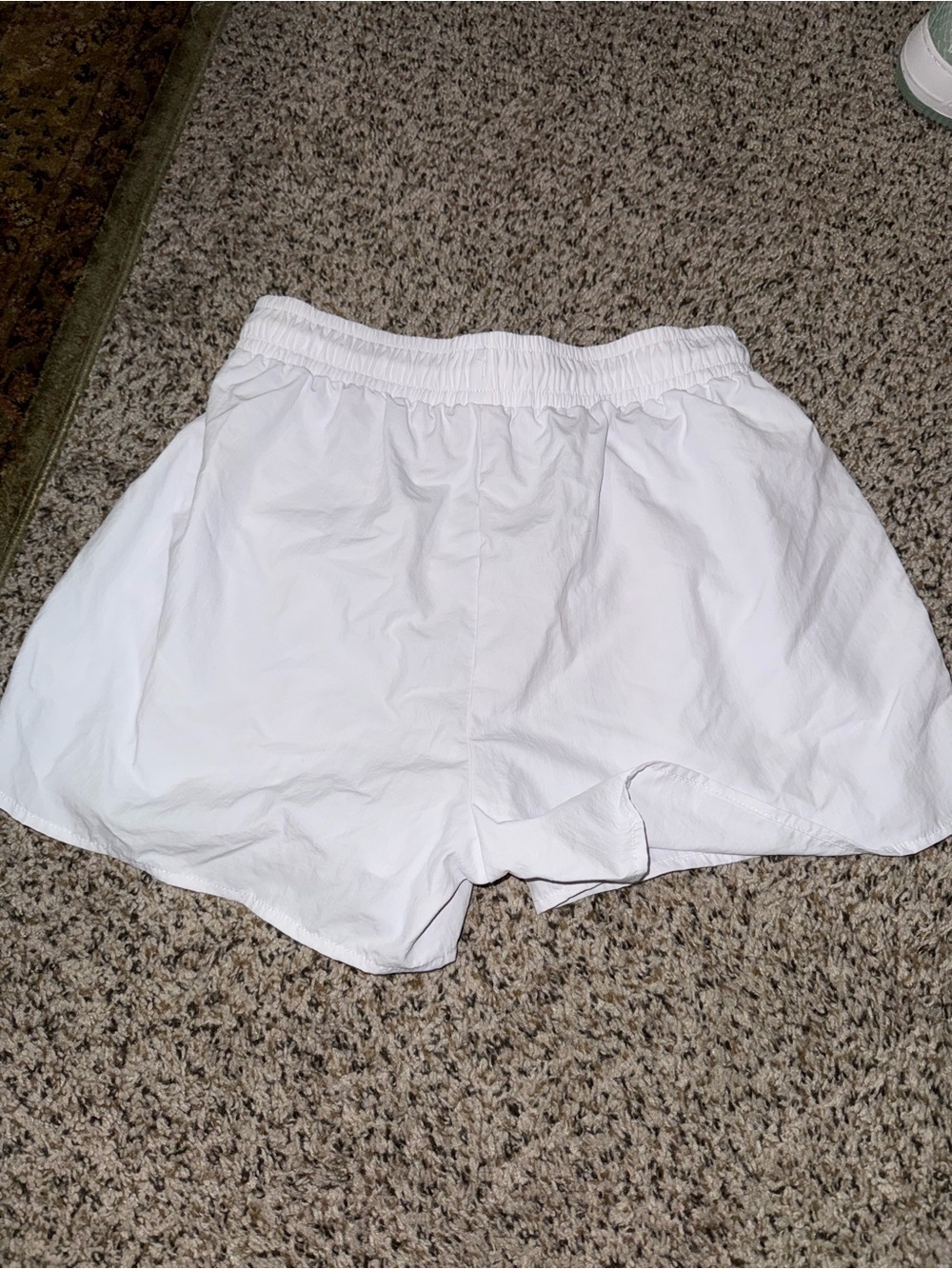 ALO Alumni Shorts in White, Size Small⭐️ Used - like new ⭐️ - Picture 2 of 4